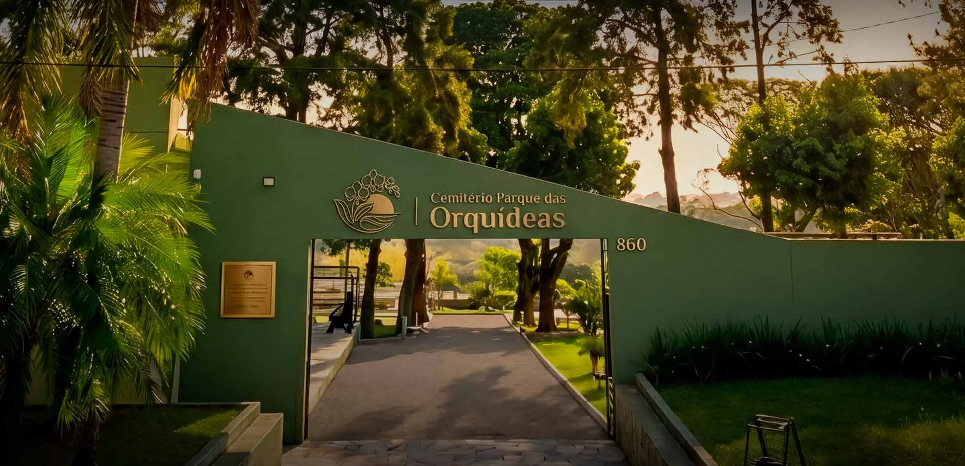 Entrada do Cemitério Parque das Orquídeas
